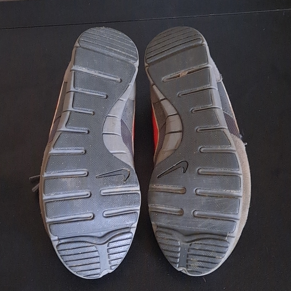 Retro Nikes - Picture 6 of 6